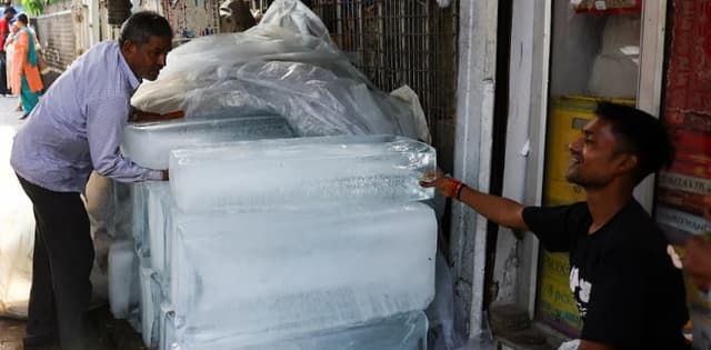 India records over 300 suspected heatstroke cases as summer temperatures spike
